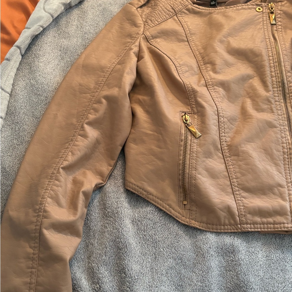NWT Therapy Blush Motorcycle Jacket with Zippered Front Large Faux Leather - Picture 3 of 9